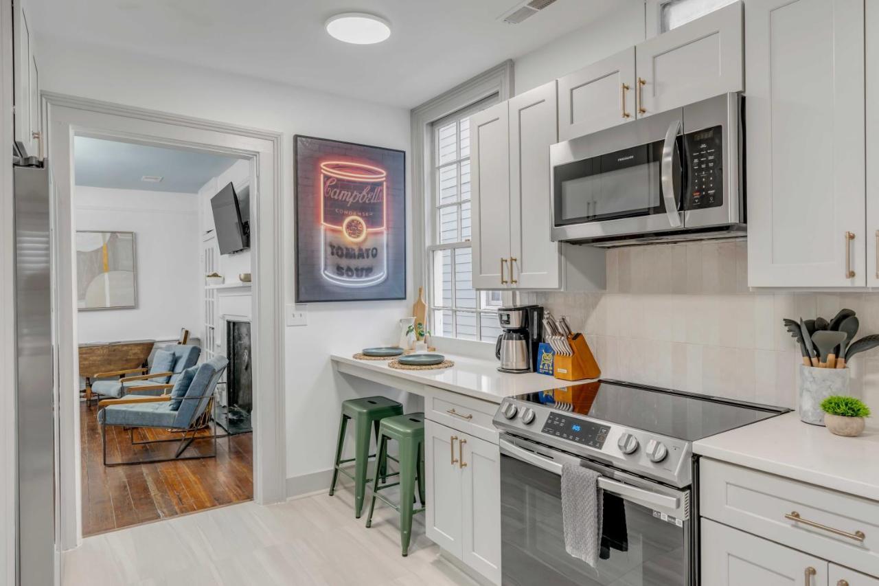 Апартаменты The Palmetto House B- Walk To King Street Чарльстон Экстерьер фото