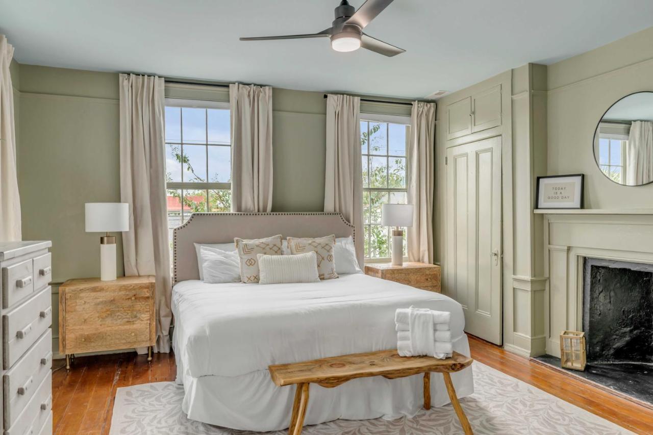 Апартаменты The Palmetto House B- Walk To King Street Чарльстон Экстерьер фото