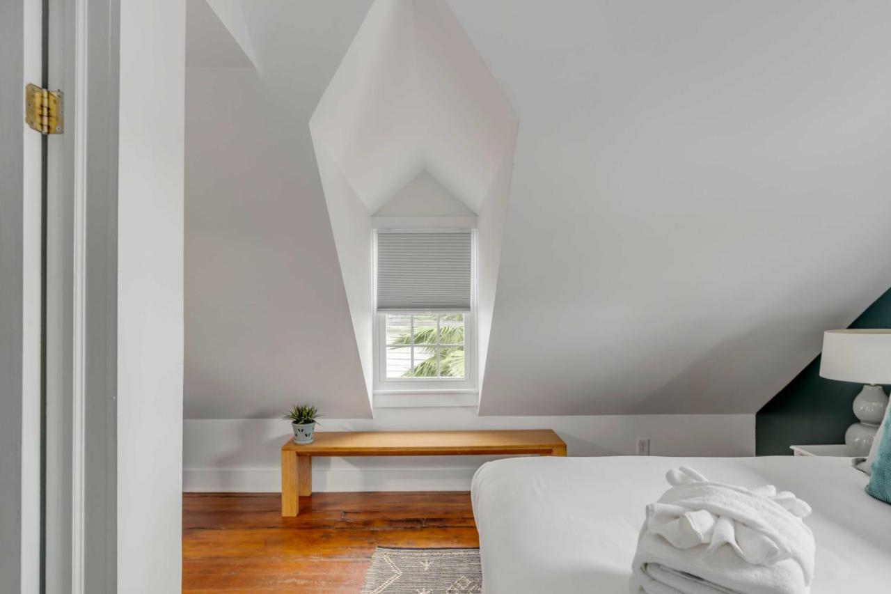 Апартаменты The Palmetto House B- Walk To King Street Чарльстон Экстерьер фото